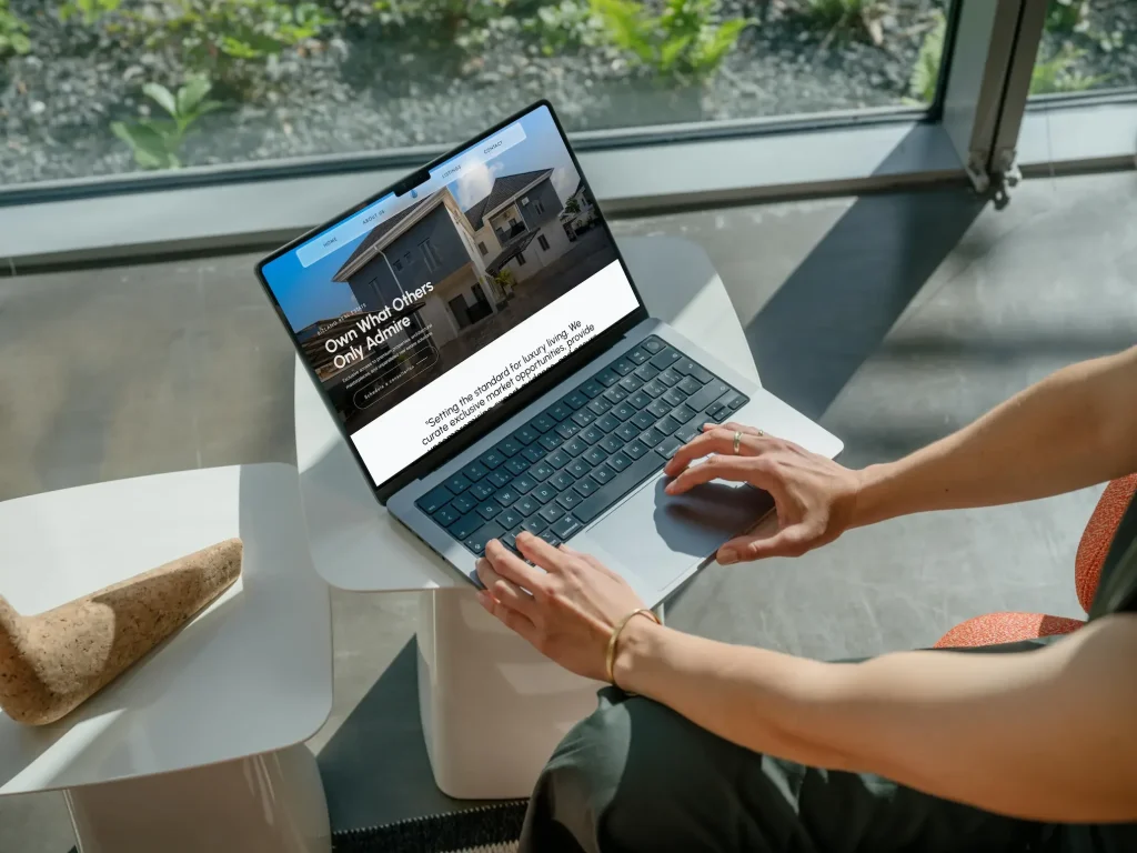 mockuuups free macbook pro with female professional